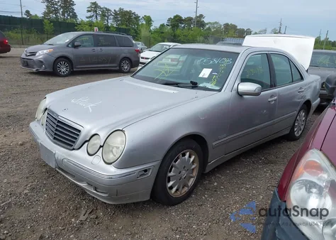 2001 Mercedes-Benz E 320 4M z USA, uszkodzony, nr VIN WDBJF82J31X058103